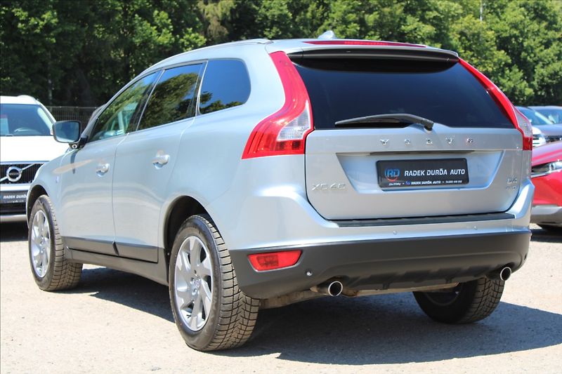 Volvo XC60 2,4 D4  ČR,A/T,4x4,OCEAN RACE - fotka 7 z 39
