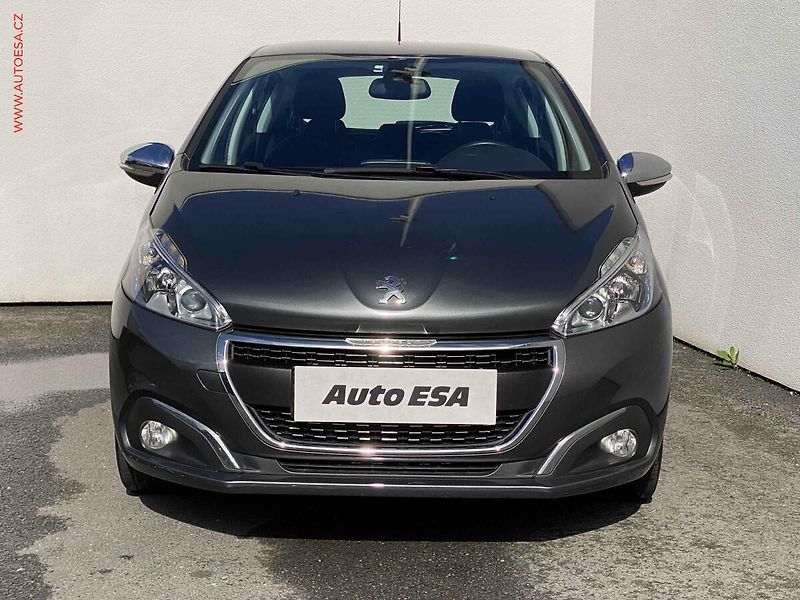 Peugeot 208 (2016) 1.2PT, Allure, navi, kamera - fotka 2 z 18
