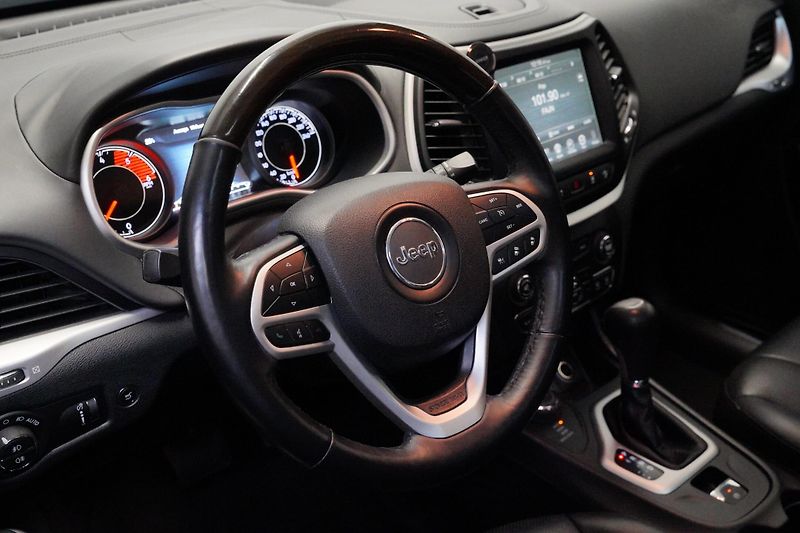 Jeep Cherokee - fotka 5 z 6