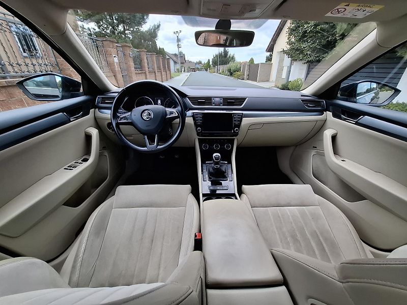 Škoda Superb (2016) 2.0 TDI Elegance, alkantara - fotka 12 z 21