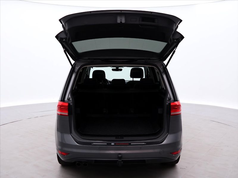 Volkswagen Touran 2,0 TDI 110kW Highline DSG - fotka 9 z 39