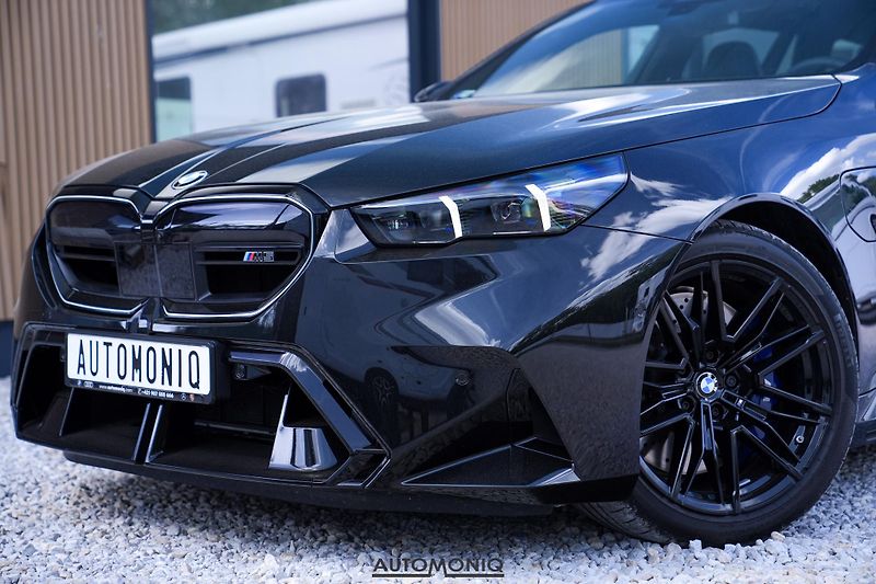 BMW M5 (2026) Touring xDrive M Drive,Pano - fotka 31 z 36