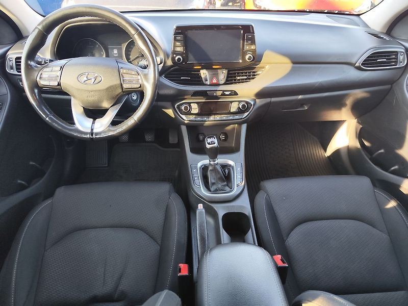 Hyundai i30 1.6 CRDI/85kW Style Navi - fotka 12 z 29