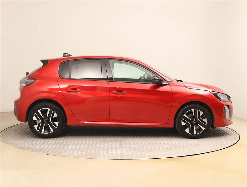 Peugeot 208 (2026) Allure 1.2 Hybrid, ČR,1.maj - fotka 6 z 18