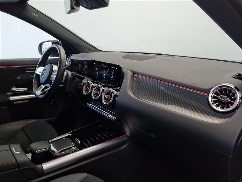 Mercedes-Benz GLA 250e AMG Line Night - fotka 14 z 21