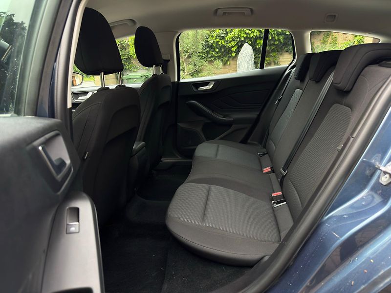 Ford Focus 1.0EB 1.MAJ. ČR DPH SERVISKA - fotka 15 z 21