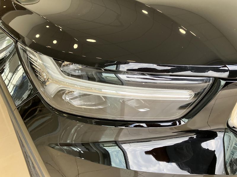 Volvo XC40 T3 FWD Kinetic AT8 - fotka 4 z 36