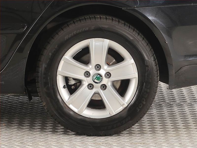 Škoda Octavia (2011) 1.6 TDI, Navi, Tempomat - fotka 14 z 17