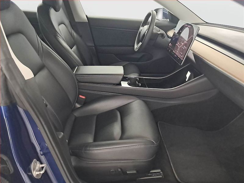 Tesla Model 3 (2019) Long Range 4WD 82kWh, SoH 84% - fotka 9 z 27