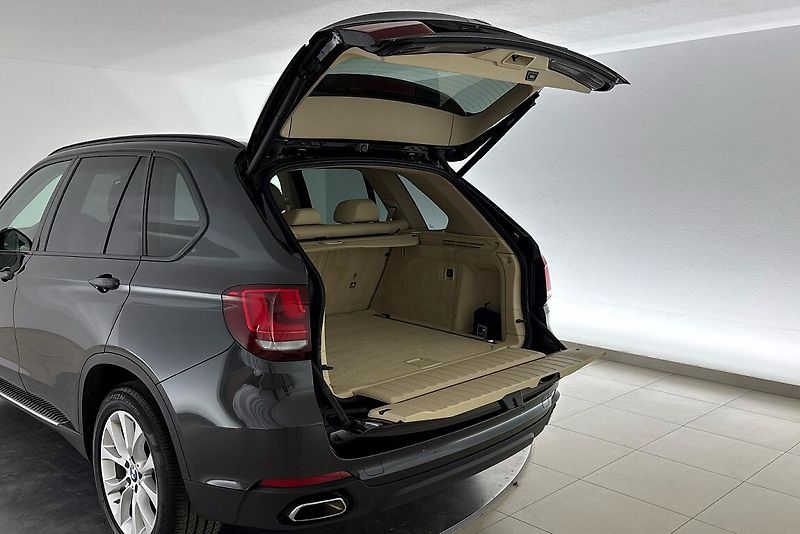 BMW X5 xDrive30d - fotka 10 z 26