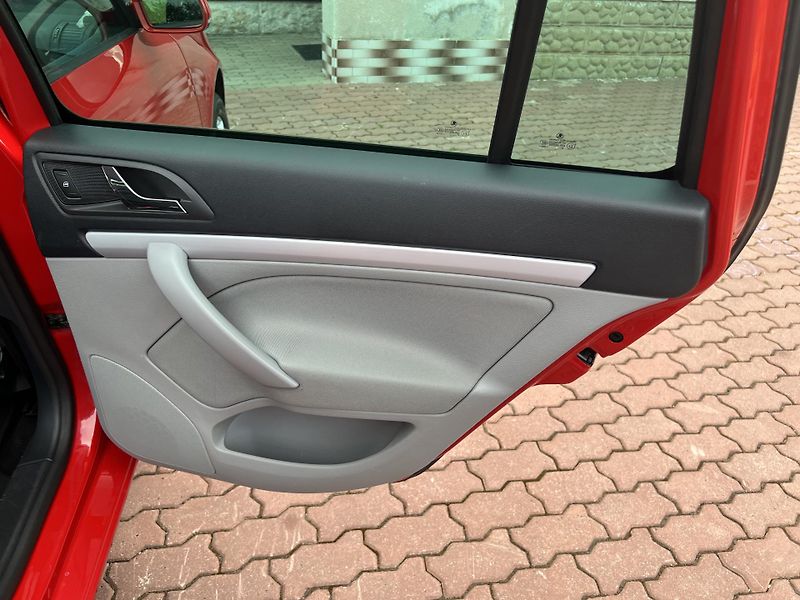 Škoda Octavia 1.2TSI 77KW,EDITION,TZ,ALU,ESP - fotka 19 z 47