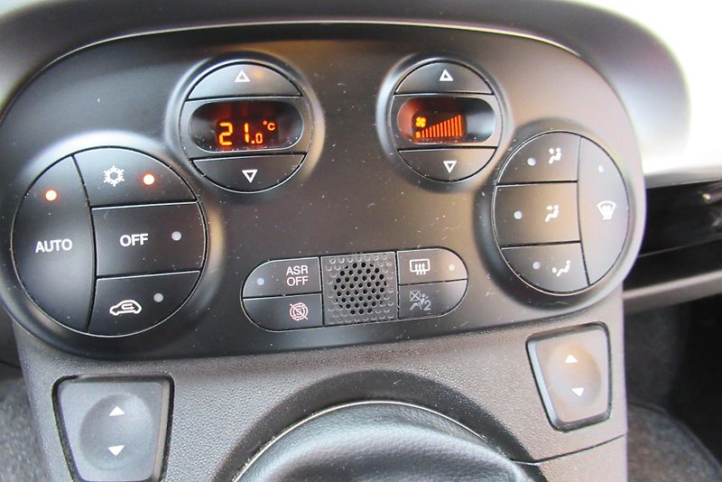 Fiat 500 1.2i AUT. KLIMA SADA KOL - fotka 15 z 24