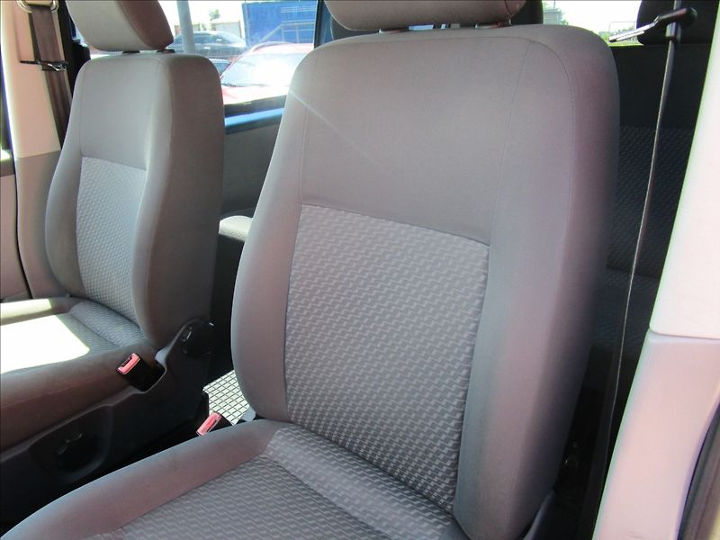 Volkswagen Transporter 2.0TDi Klima, 8 míst - fotka 13 z 42