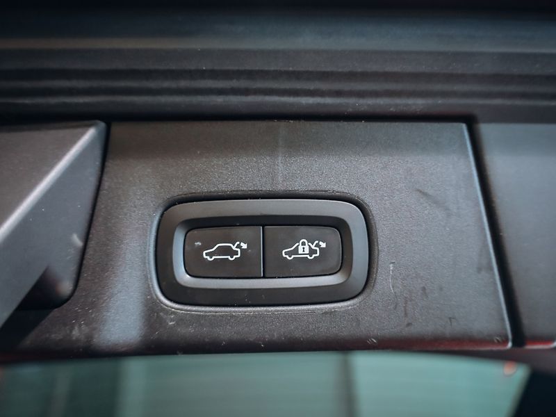 Volvo V90 D5 Momentum 173 kW AWD - fotka 8 z 30