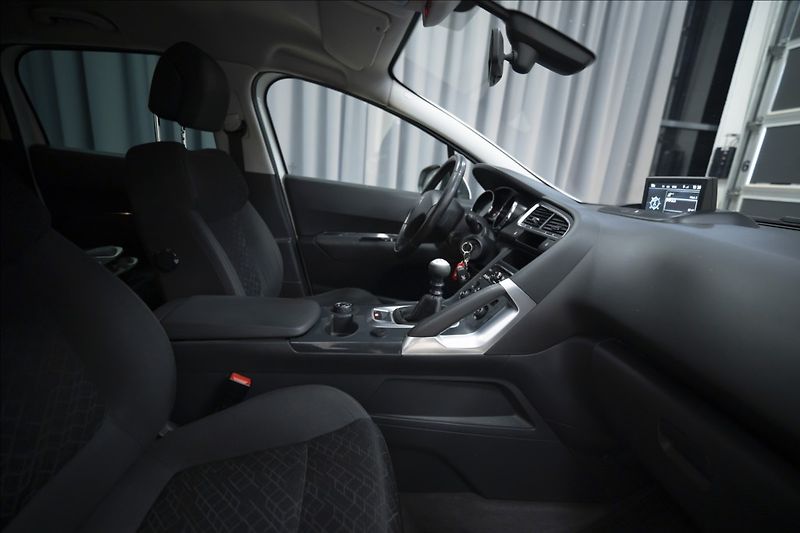 Peugeot 3008 2,0 HDI NAVIGACE TAŽNÉ - fotka 9 z 36