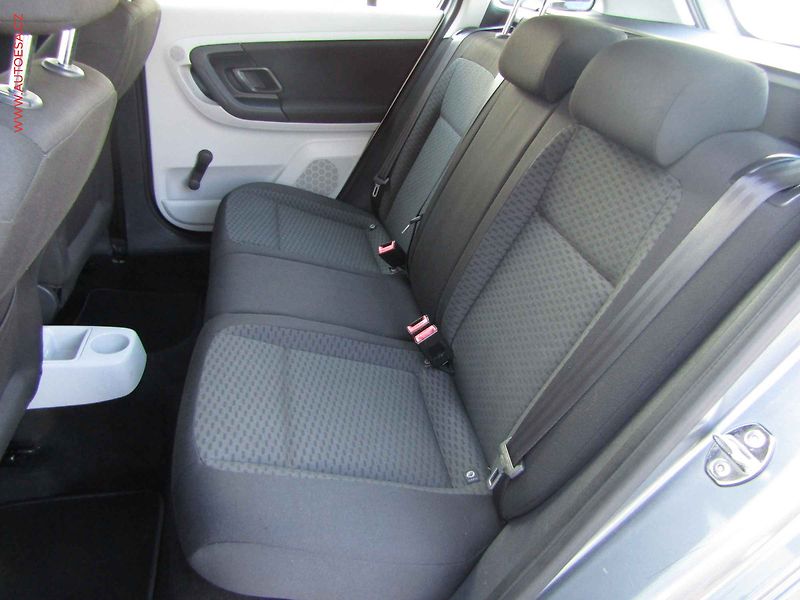 Škoda Fabia (2012) 1.6 TDi, AC, temp - fotka 10 z 15