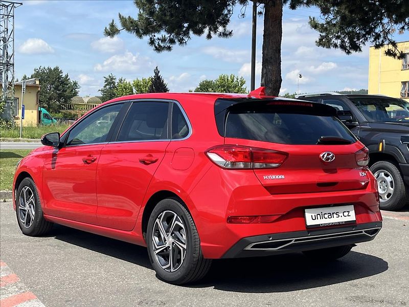 Hyundai i30 1,5 GDI  SMART NAVI 1maj ČR - fotka 7 z 21