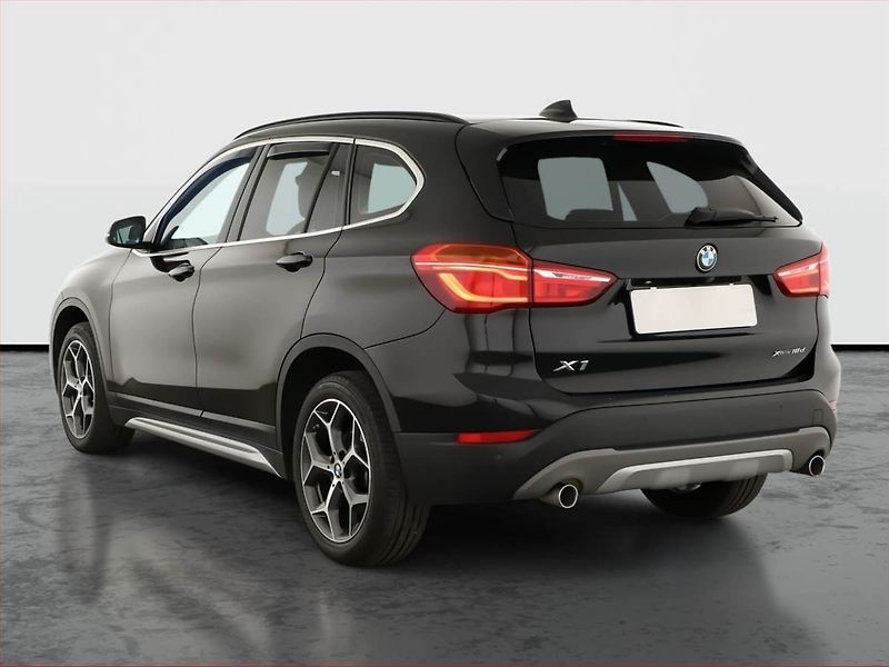 BMW X1 (2019) xDrive18d, ALU, KLIMA, ČR, 4X4 - fotka 4 z 18