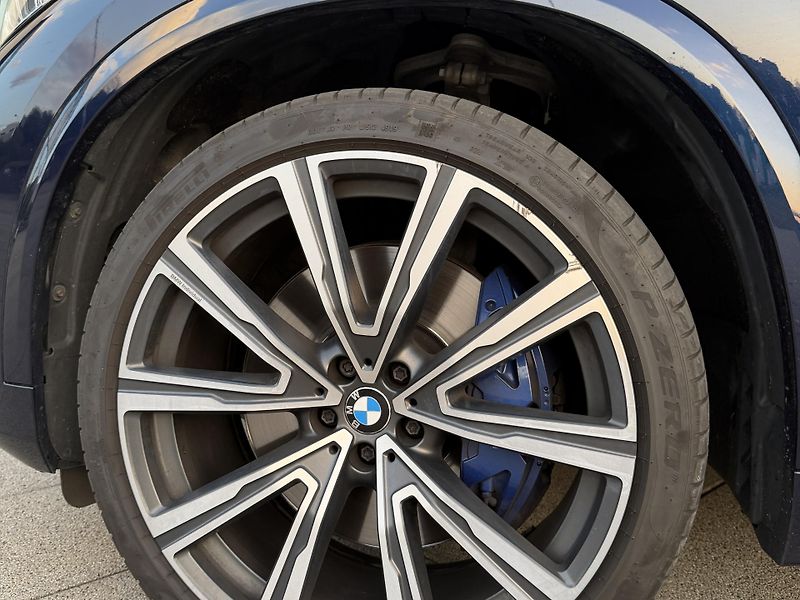 BMW X5 (2019) BMW / X5 / M50i xDrive / FULL - fotka 11 z 25