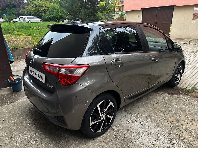 Toyota Yaris (2019) 1.5 Hybrid Select - fotka 2 z 8