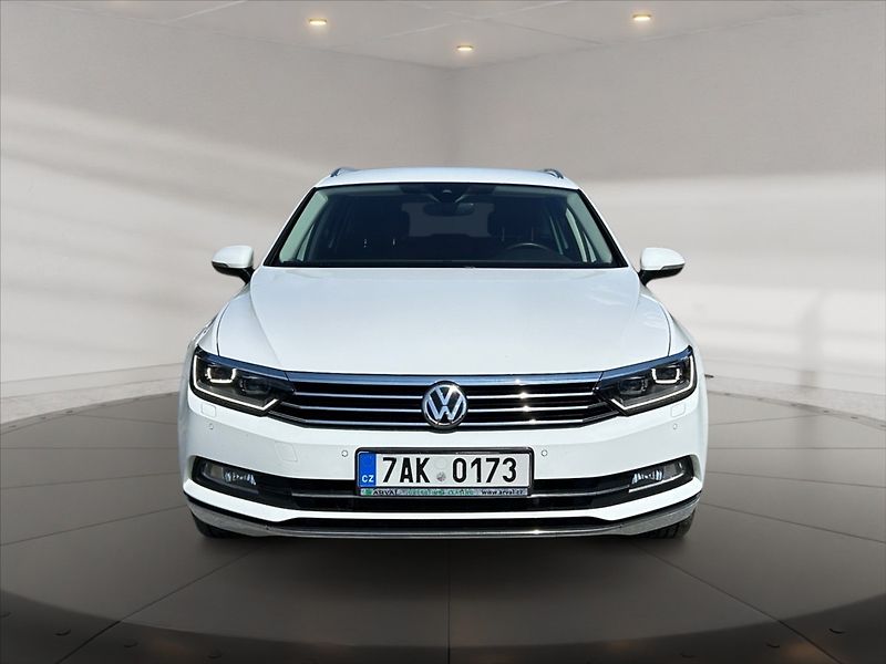 Volkswagen Passat 2,0 TDI Highline - fotka 2 z 11