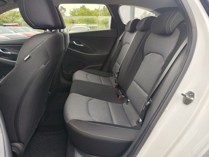 Hyundai i30 1.0 T-GDI/88kW Comfort - fotka 10 z 27