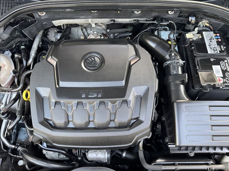 Škoda Octavia 2,0 TSI 140kW DSG L&K 4x4 DPH - fotka 45 z 50