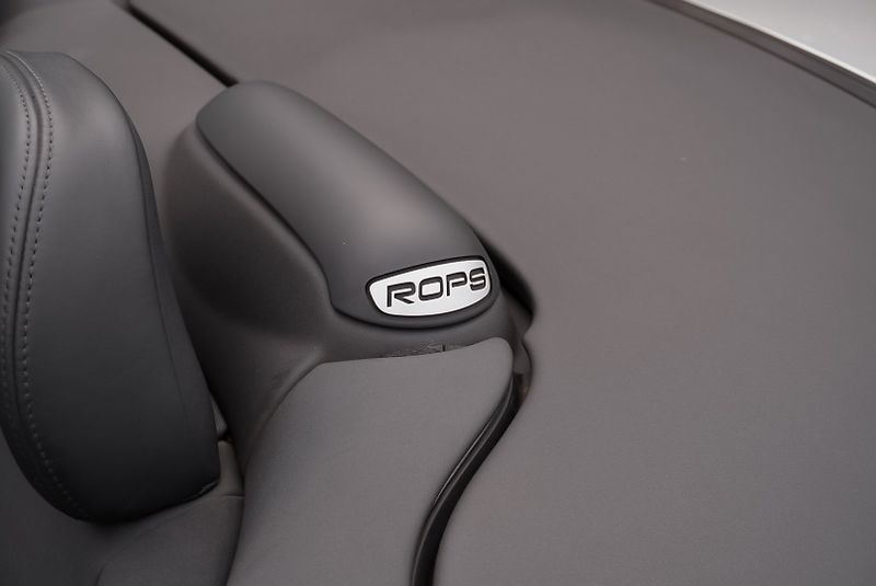 Volvo C70 2.4 D5 MOMENTUM - fotka 30 z 34