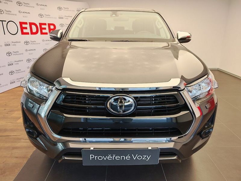 Toyota Hilux 2.8 D-4D Double Cab 4x4 Active - fotka 2 z 32