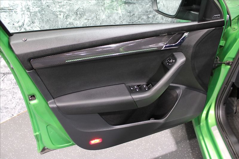 Škoda Octavia 2,0 TSI RS 1.majitel - fotka 8 z 30