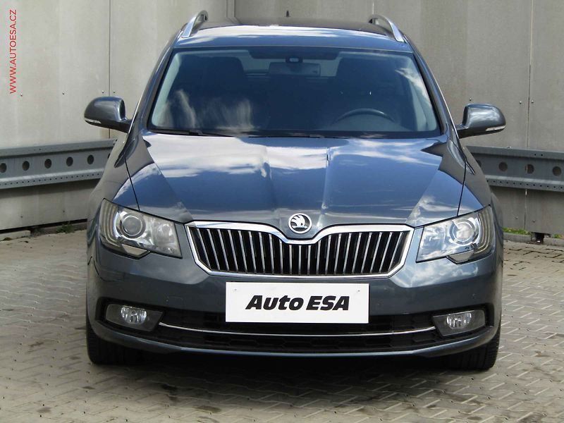 Škoda Superb (2014) 2.0 TDi, ČR, Elegance, DSG - fotka 2 z 21