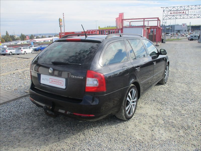 Škoda Octavia 1,4 TSI, serviska,tažné,1.maj, - fotka 6 z 32