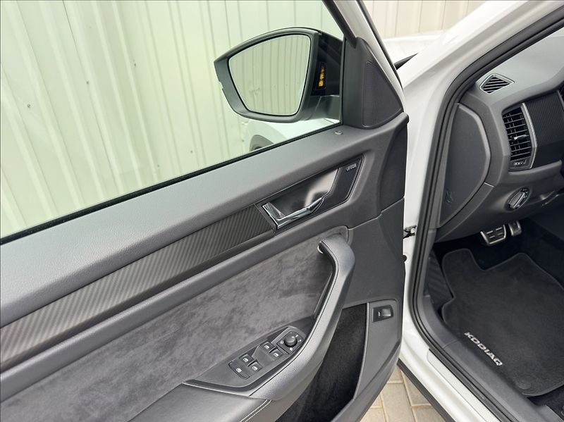 Škoda Kodiaq 2,0 TDI DSG 4X4 SPORTLINE 7mís - fotka 23 z 50