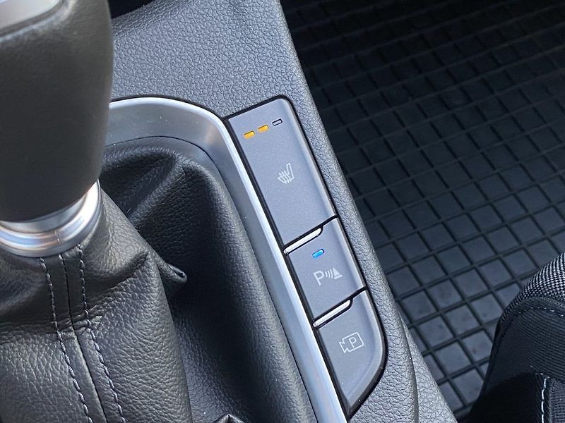 Hyundai i30 1.5TGDi, ČR-1m, Family Smart - fotka 27 z 33