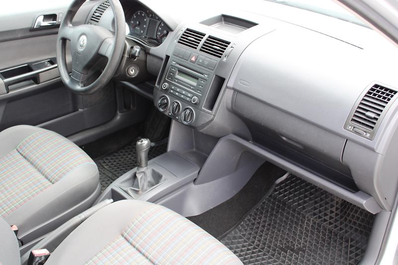 Volkswagen Polo (2007) 1,2i REZERVACE - fotka 12 z 16
