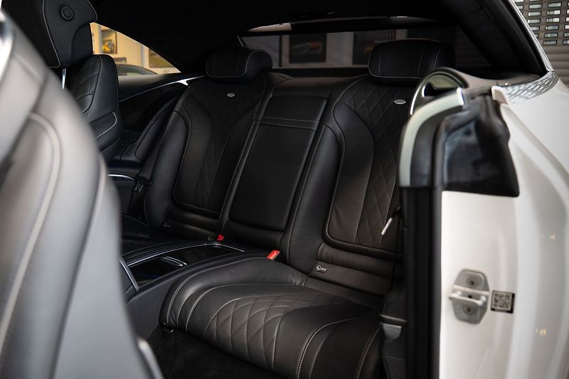 Mercedes-Benz Třídy S 500 Coupé 4MATIC - fotka 9 z 25