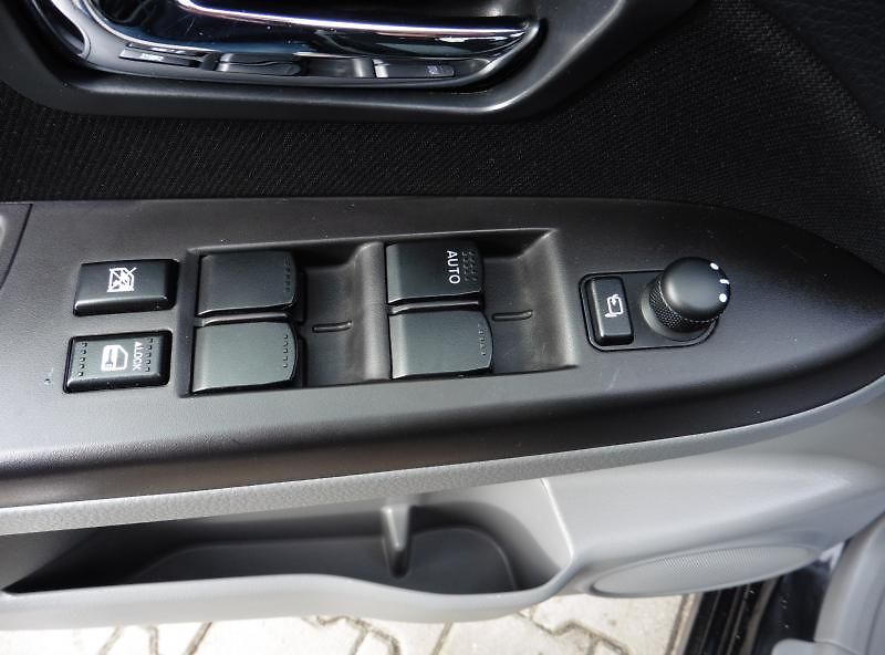 Suzuki SX4 1,6 VVTi Style 4x4 Navi 1.maj. - fotka 14 z 16