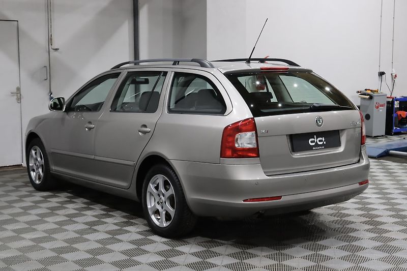 Škoda Octavia 2 FL Combi 1.6 MPI 75 kW - fotka 5 z 28