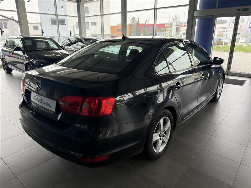 Volkswagen Jetta 1,2   1.MAJITEL, 77KW, SERVISK - fotka 6 z 18