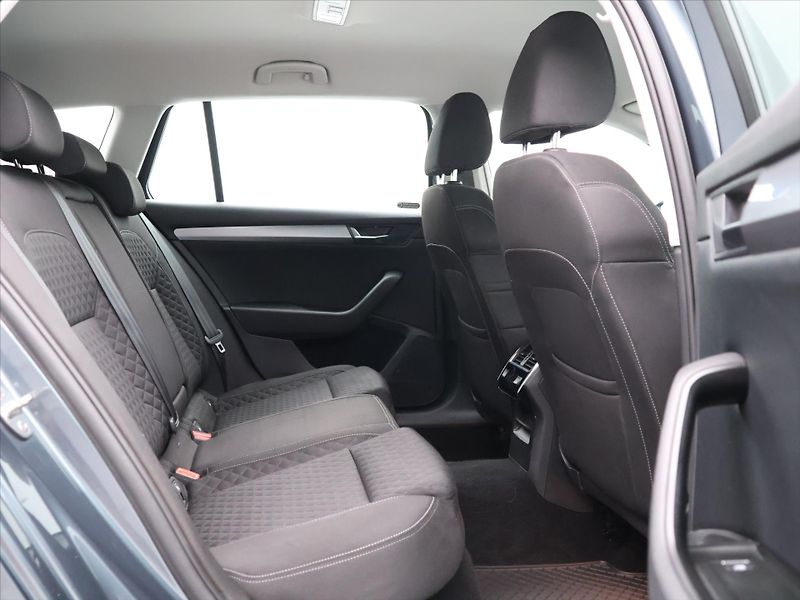 Škoda Superb 2,0 TDI 110kW Style CZ DPH - fotka 13 z 27