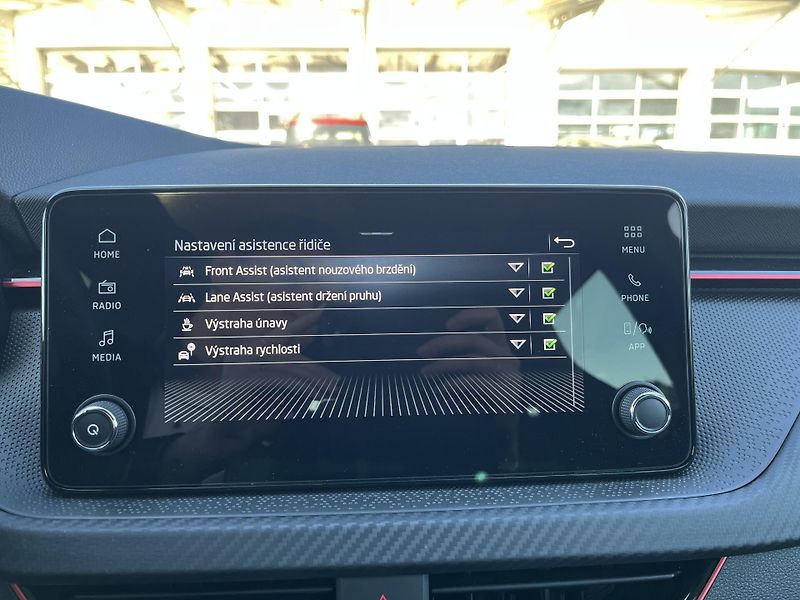 Škoda Scala 1.0 TSi 85 kW MONTE CARLO - fotka 17 z 23