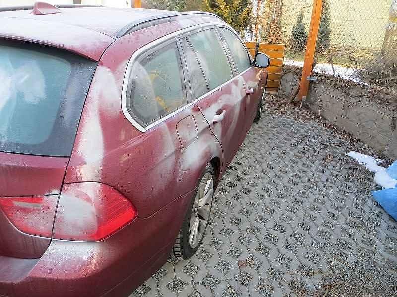 Posprejované BMW.