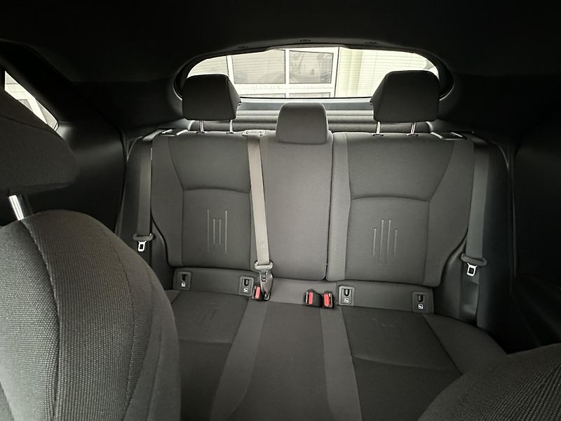 Toyota C-HR (2025) 1.8L HEV STYLE - fotka 27 z 35
