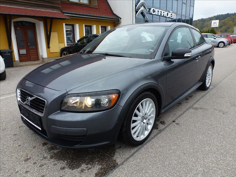 Volvo C30 2,0 i 16V Titanium Grey - fotka 2 z 62