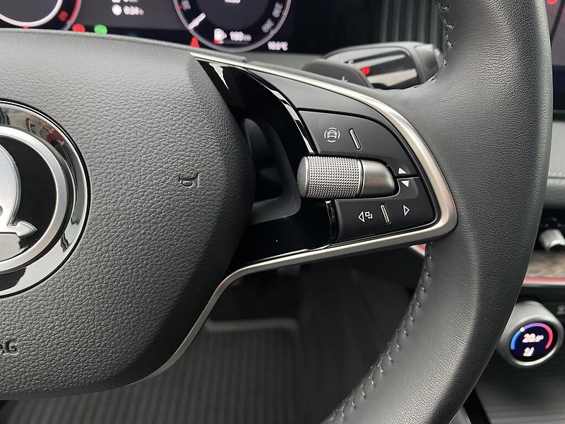 Škoda Superb Combi 2,0 TDI L&K 4x4 DSG - fotka 15 z 30