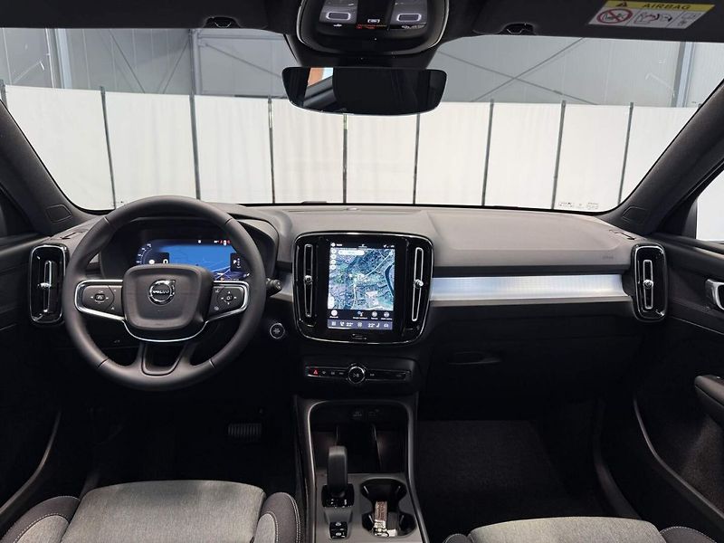 Volvo XC40 (2026) B3 2.0L 163 HP AT7 FWD CORE - fotka 3 z 7