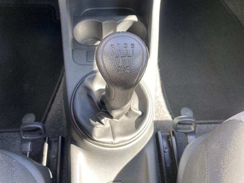 Škoda Fabia 1.4i 63kW-KLIMATIZACE-46 000KM - fotka 21 z 34