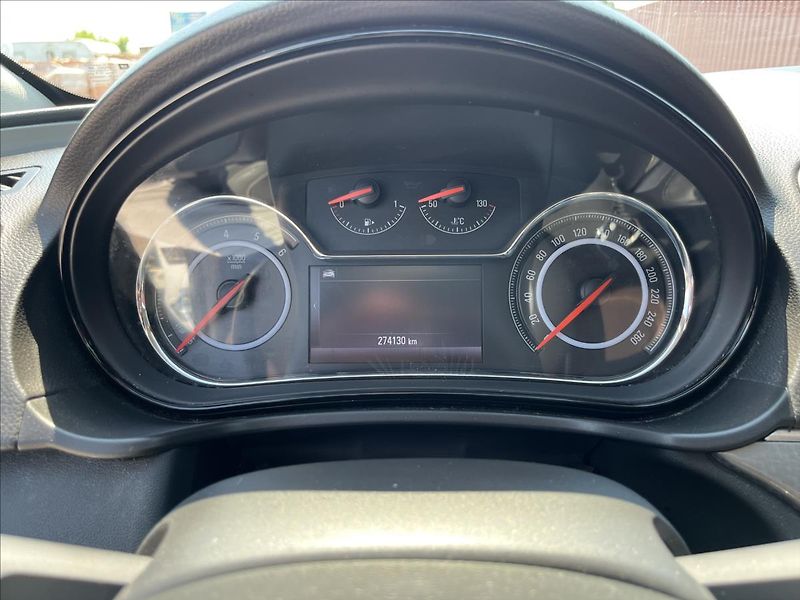 Opel Insignia 1,6 CDTi KLIMA ROZVODY SERVIS - fotka 23 z 37