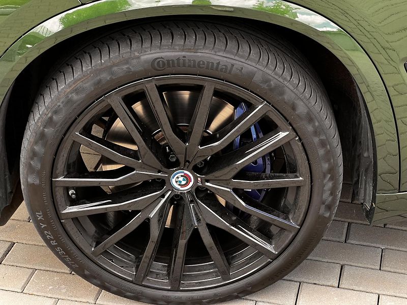 BMW X5 M50i Individual VZDUCH - fotka 8 z 31