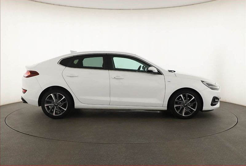 Hyundai i30 (2022) 1.5 T-GDI MHEV, Automat - fotka 6 z 16